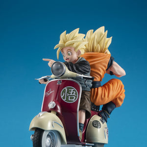 DESKTOP REAL McCOY EX: Dragon Ball Z - Super Saiyan Goku, Super Saiyan Gohan & Motorbike