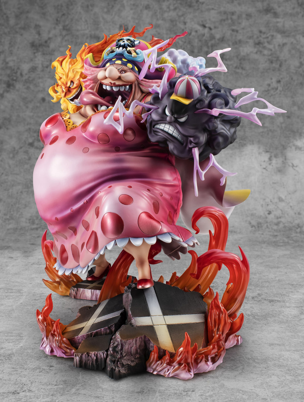  Megahouse - One Piece - SA-Maximum - Great Pirate Big Mom  Charlotte Linlin, Portrait of Pirate Collectible Figure : Toys & Games